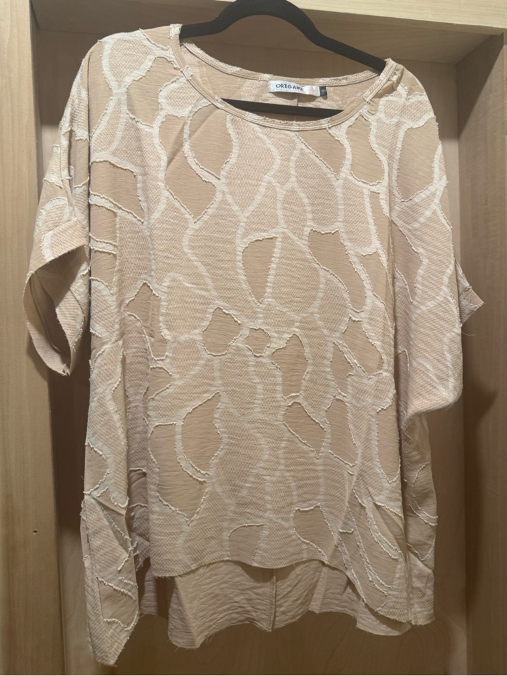 Origami ❤️ Textured Beige Short Sleeve Top Size Small NEW